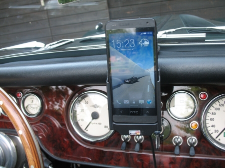 Halt_mitPhone_800X600.jpg