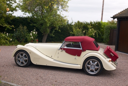 2012 Plus 8 Ivory & boot (1).jpg