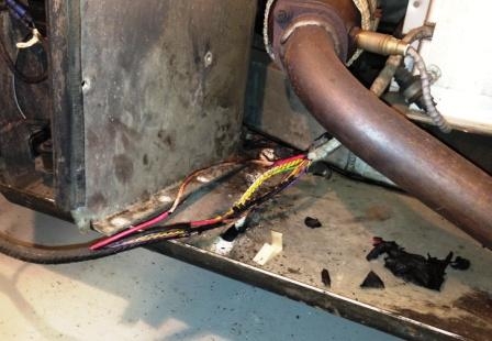 DAMAGE TO LOOM FOUND ON REMOVAL OF INSULATION 0254.JPG