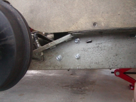 07rear-bolts.JPG