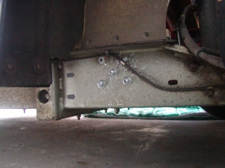 08front-bolts.JPG