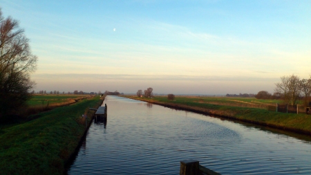 winterstimmung_am-_kanal.jpg