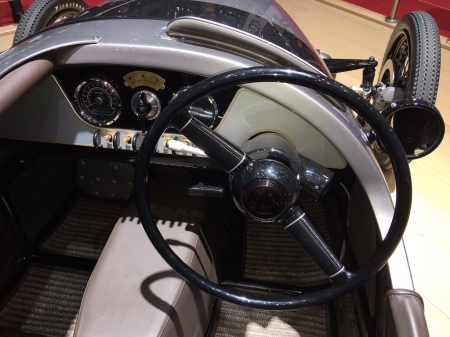 Morgan_EV3_dashboard_steering_wheel_Geneva_2016.jpg