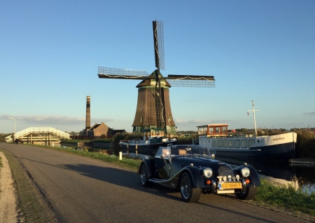 Roadster_at_Windmill.jpg