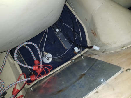 Burn mark on the battery plate & cable.jpg
