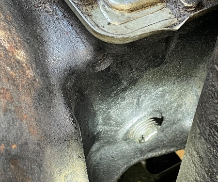 Gearbox oil filler plug.jpg