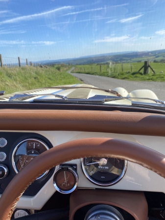 Beeline modified satnav showing left hand turn and map.jpeg