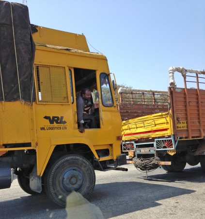 Truck_s.jpg