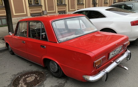 Slammed Lada.jpg