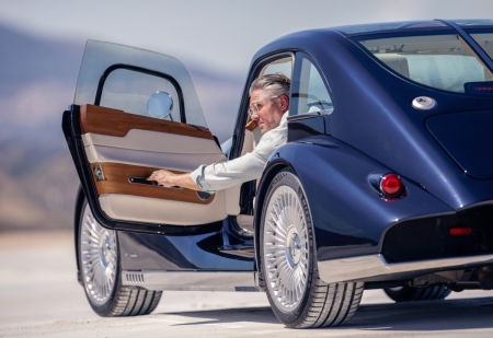 Talk_Morgan_Morgan_Midsummer_Coupé_Lifestyle_7.jpg